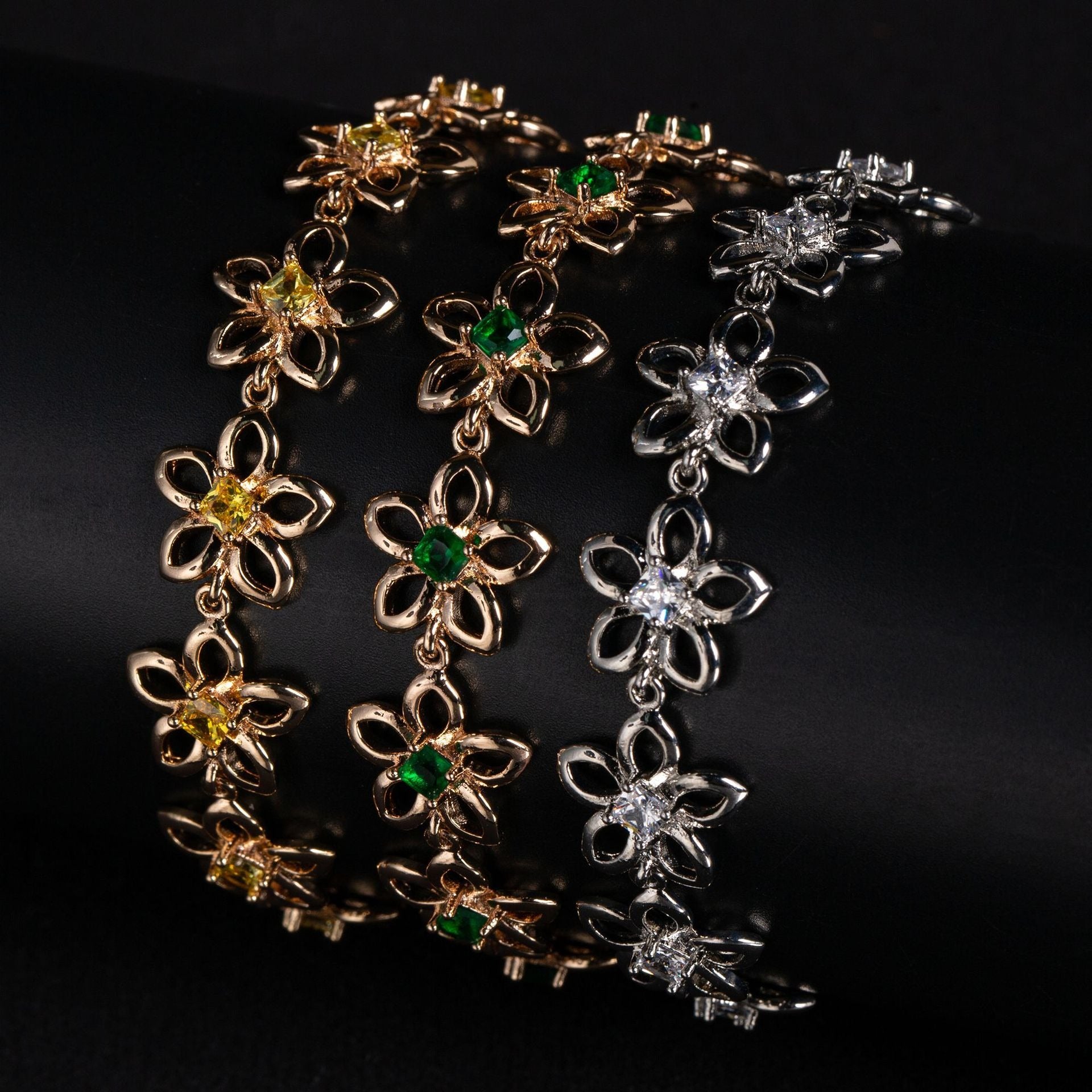 Kaze Five-Petal Clover Bracelet | S925 Silver Cubic Zirconia Lucky Bracelet