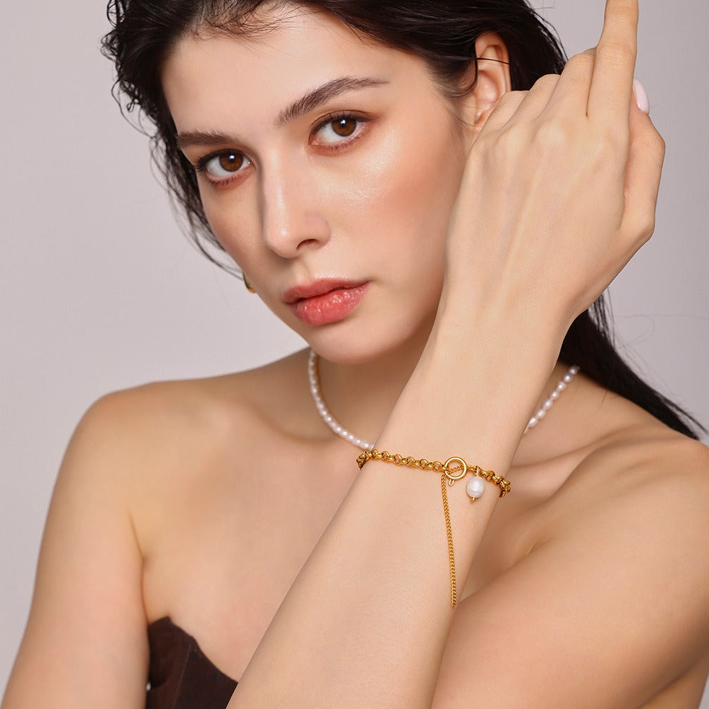 Kaze 18K Gold Thick Chain Bracelet with Irregular Pearl Design | High-End Fashion Jewellery