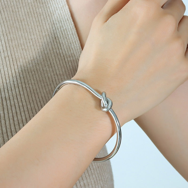 Kaze Line Sense Knot Open Bangle | 18K Gold Minimalist Bracelet in Thick &amp; Thin Variants