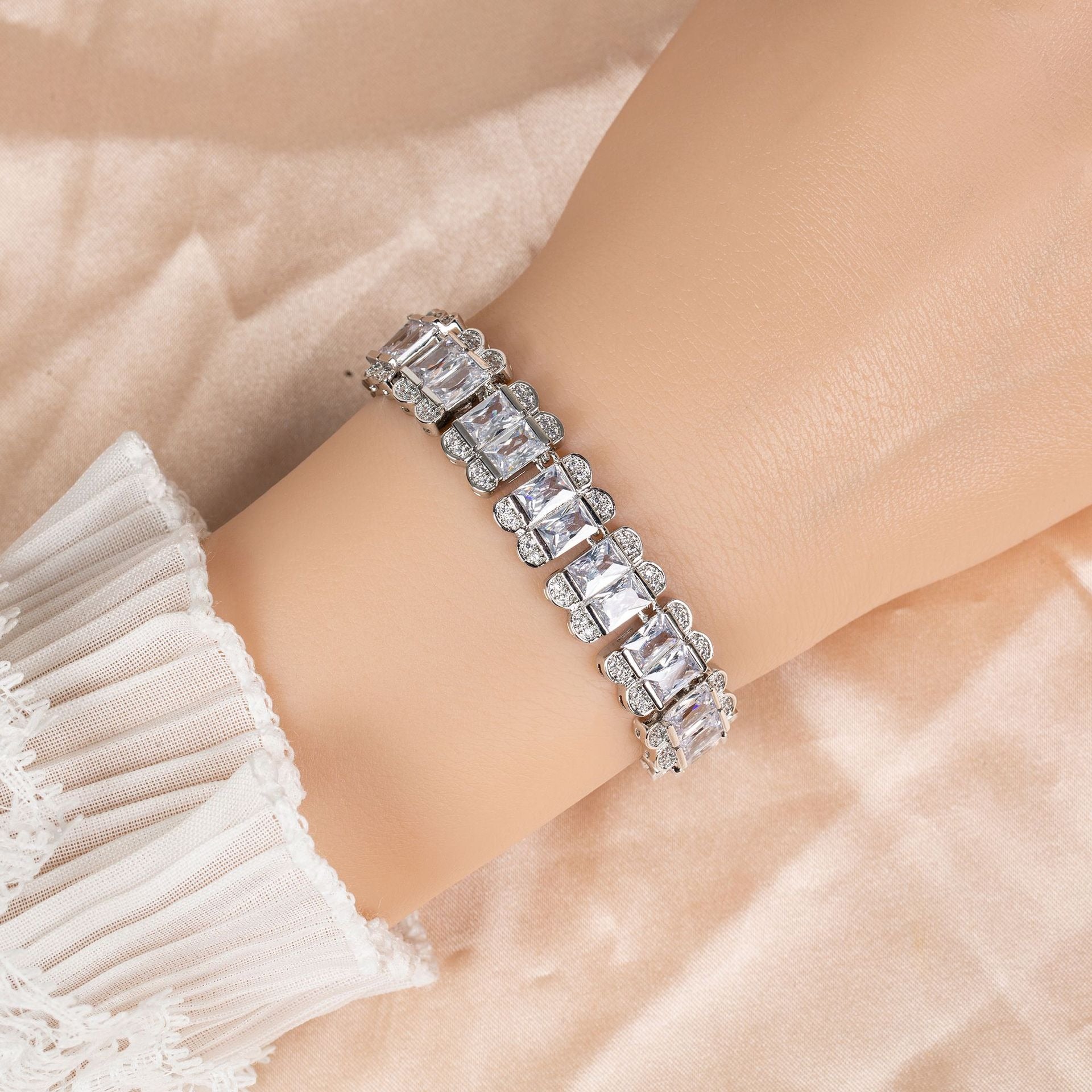 Kaze Retro Zirconia Vintage Chain Bracelet | S925 Silver Linear Pavé Bracelet White on white