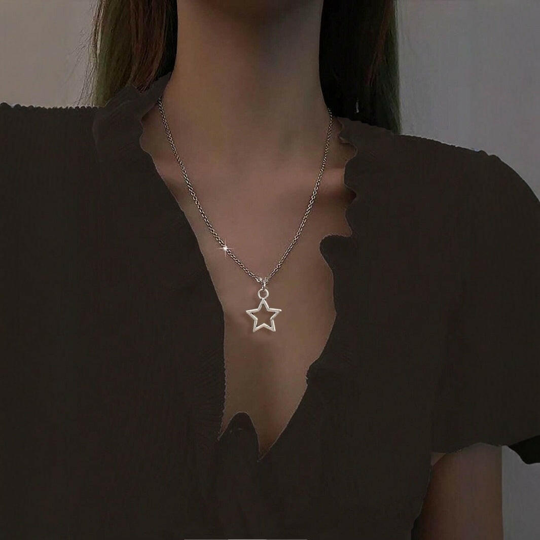 Kaze Hollow Star Clavicle Necklace | Five-Pointed Open Star Charm Necklace