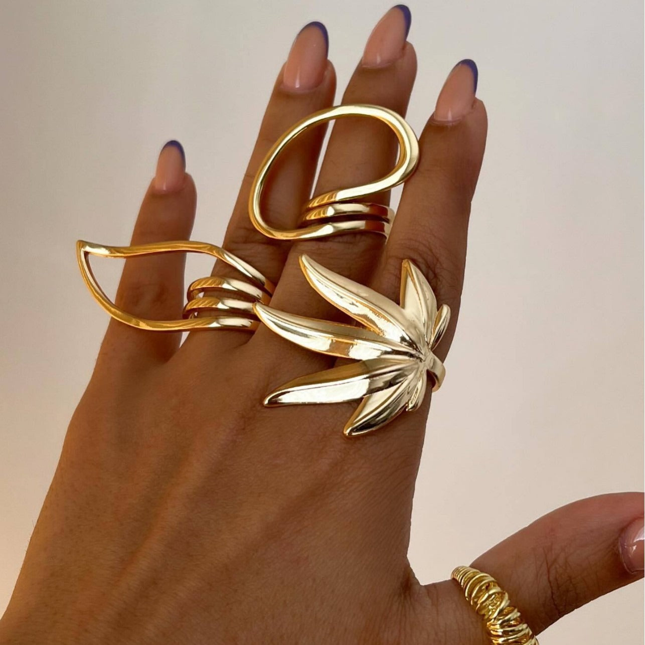 Kaze 18K Gold Maple Leaf Titanium Adjustable Ring | Nature-Inspired Ring in Ring A &amp; Ring B