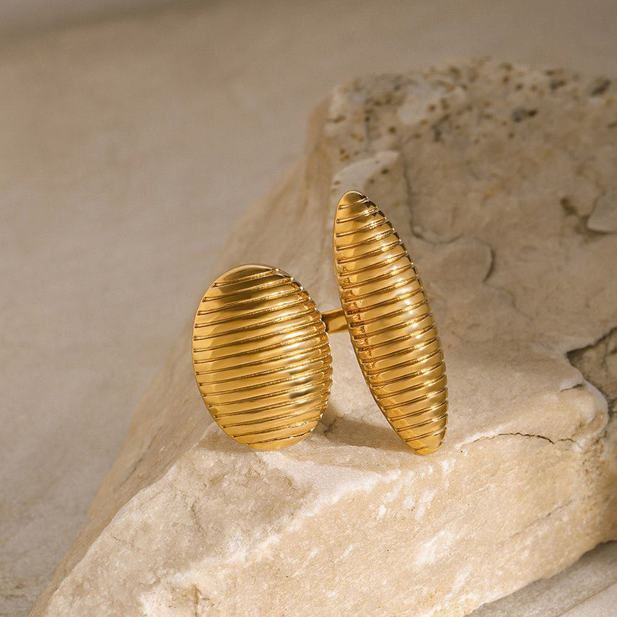 Kaze Elegant Oval Ribbed Texture Ring | 18K Gold Adjustable Ring in Gold &amp; Silver