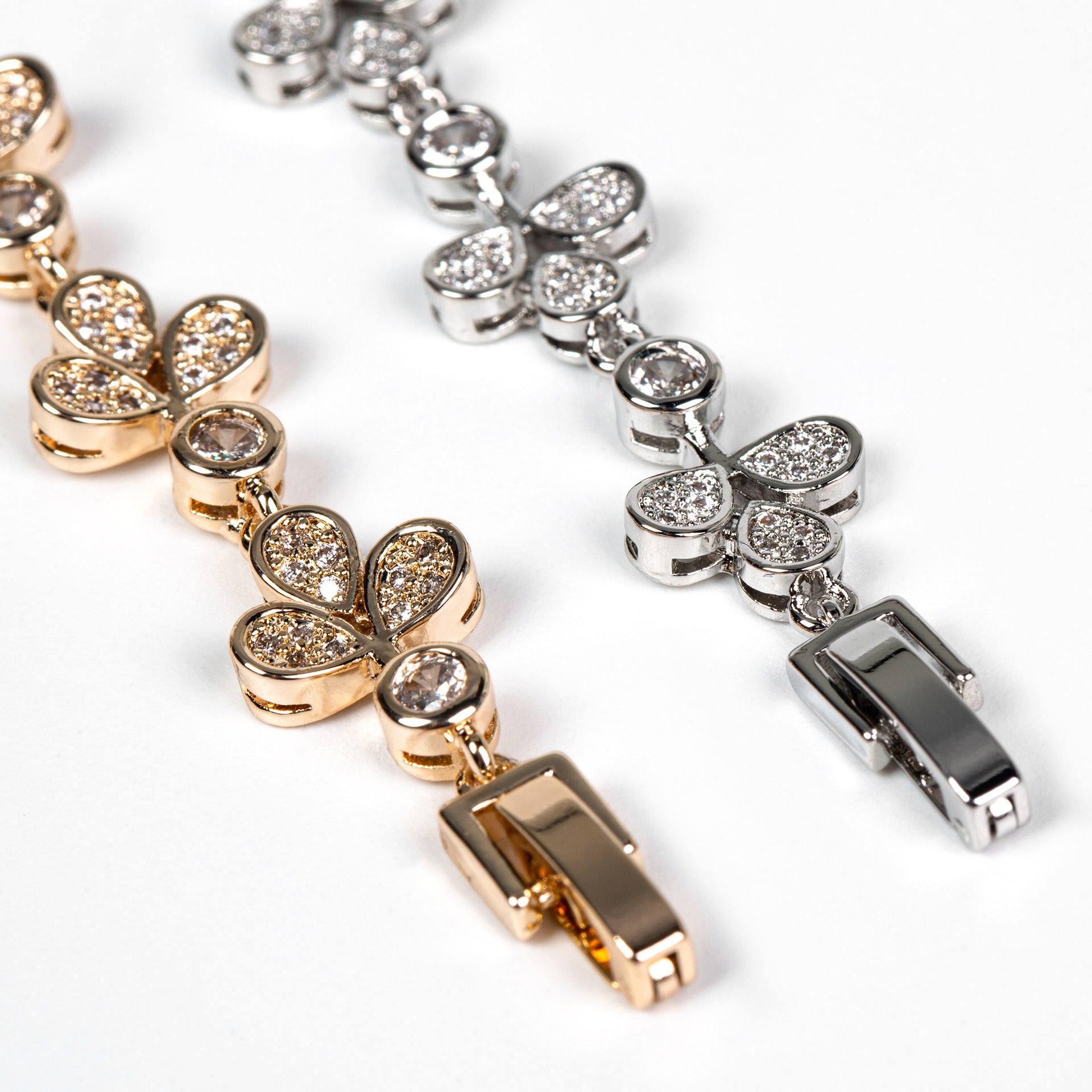 Kaze Teardrop Clover Bracelet | Light Luxury Clover Bracelet in Gold &amp; White
