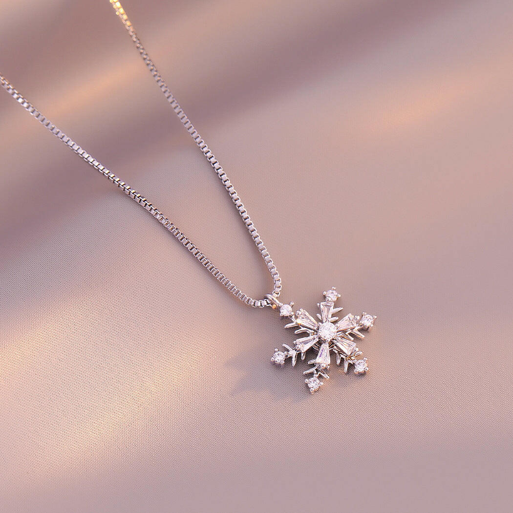 Kaze Zircon Ice Crystal Snowflake Necklace | Silver, Gold &amp; Rose Gold Pendant Necklace