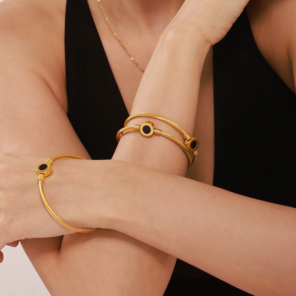 Kaze Twill Mother-of-Pearl Inlaid Bangle | 18K Gold Noble Elegant Bracelet in 2 Sizes