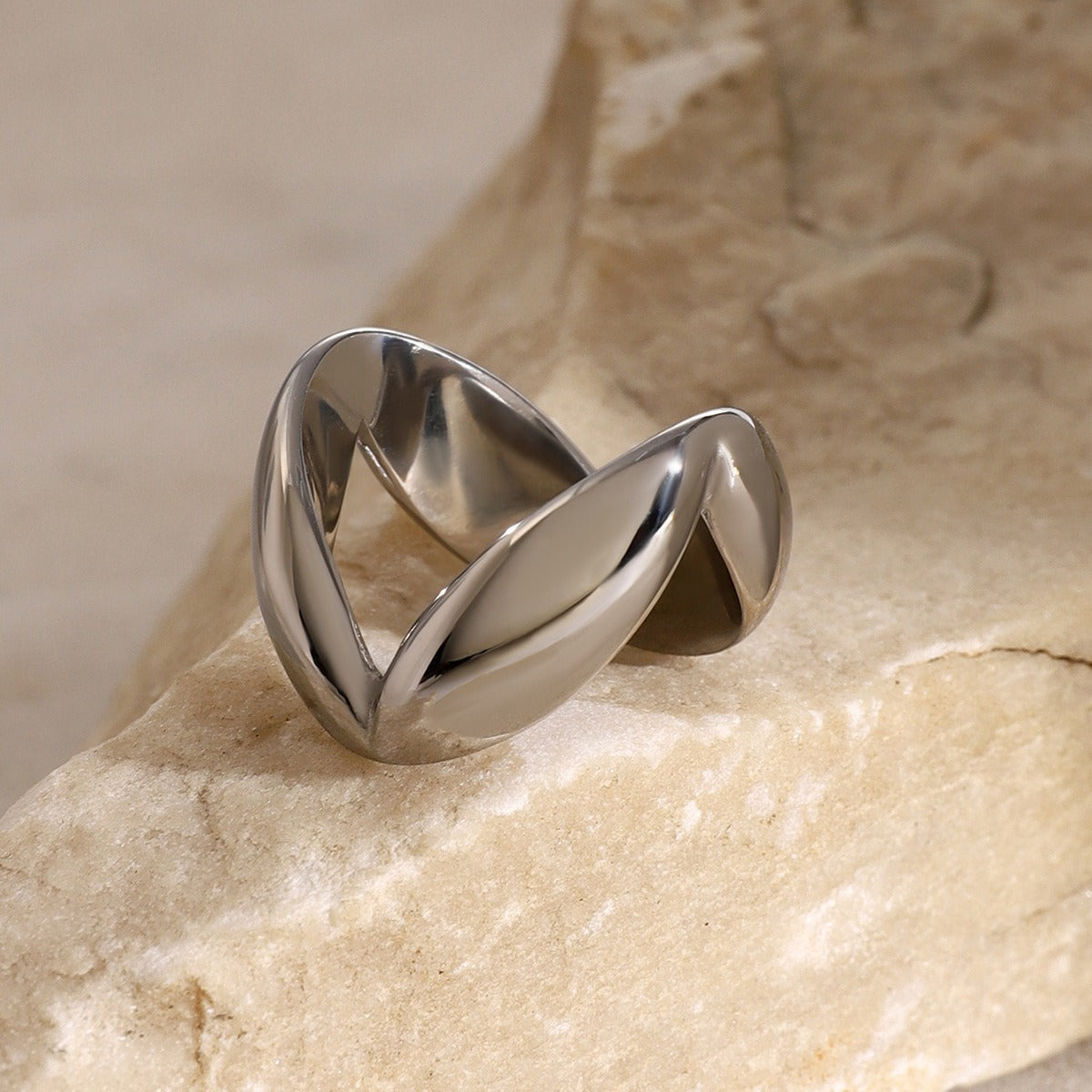 Kaze Elegant V-Shaped Simple Style Ring | 18K Gold Minimalist Ring in Gold &amp; Silver