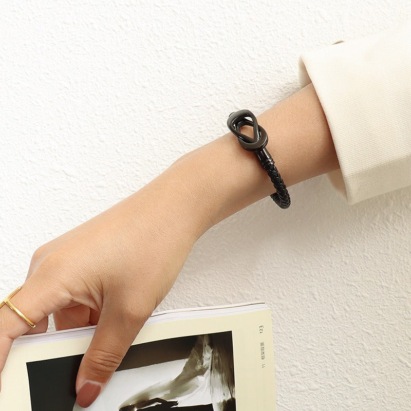 Kaze Oval Buckle Personality Bracelet | 18K Gold Fashion Bracelet in Gold &amp; Black
