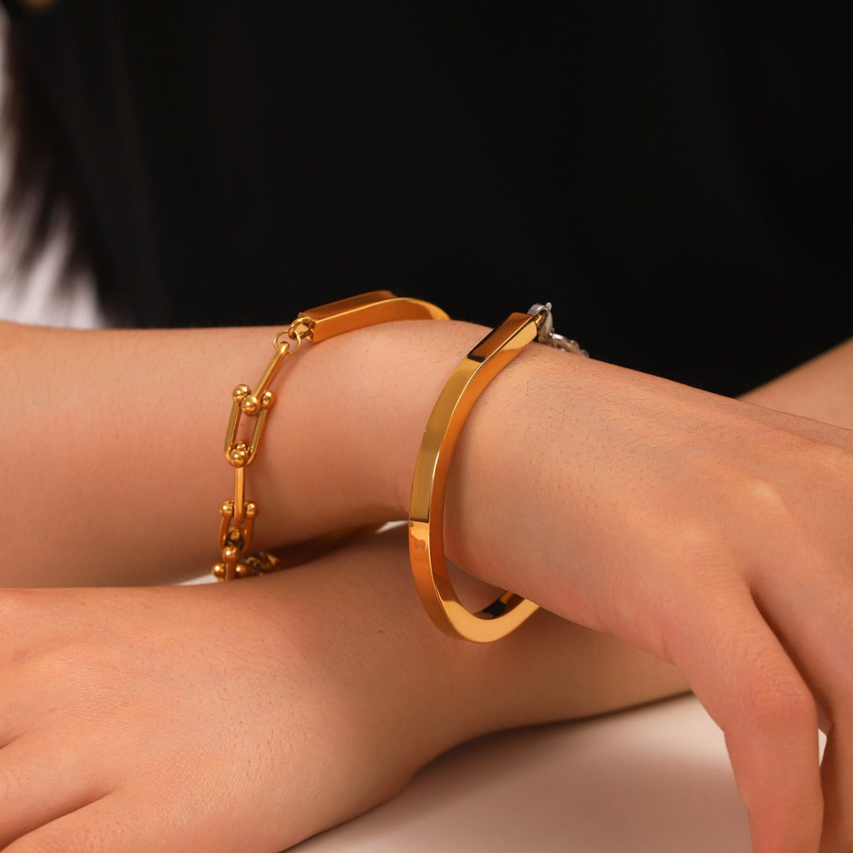Kaze 18K Gold Horseshoe Buckle Chain Bracelet | U-Shaped Clasp Lucky Bracelet in 2 Styles