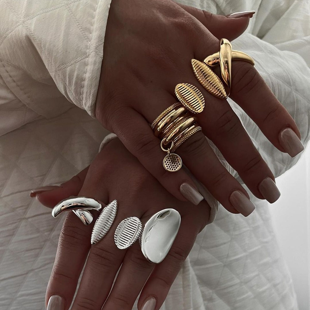 Kaze Elegant Oval Ribbed Texture Ring | 18K Gold Adjustable Ring in Gold &amp; Silver