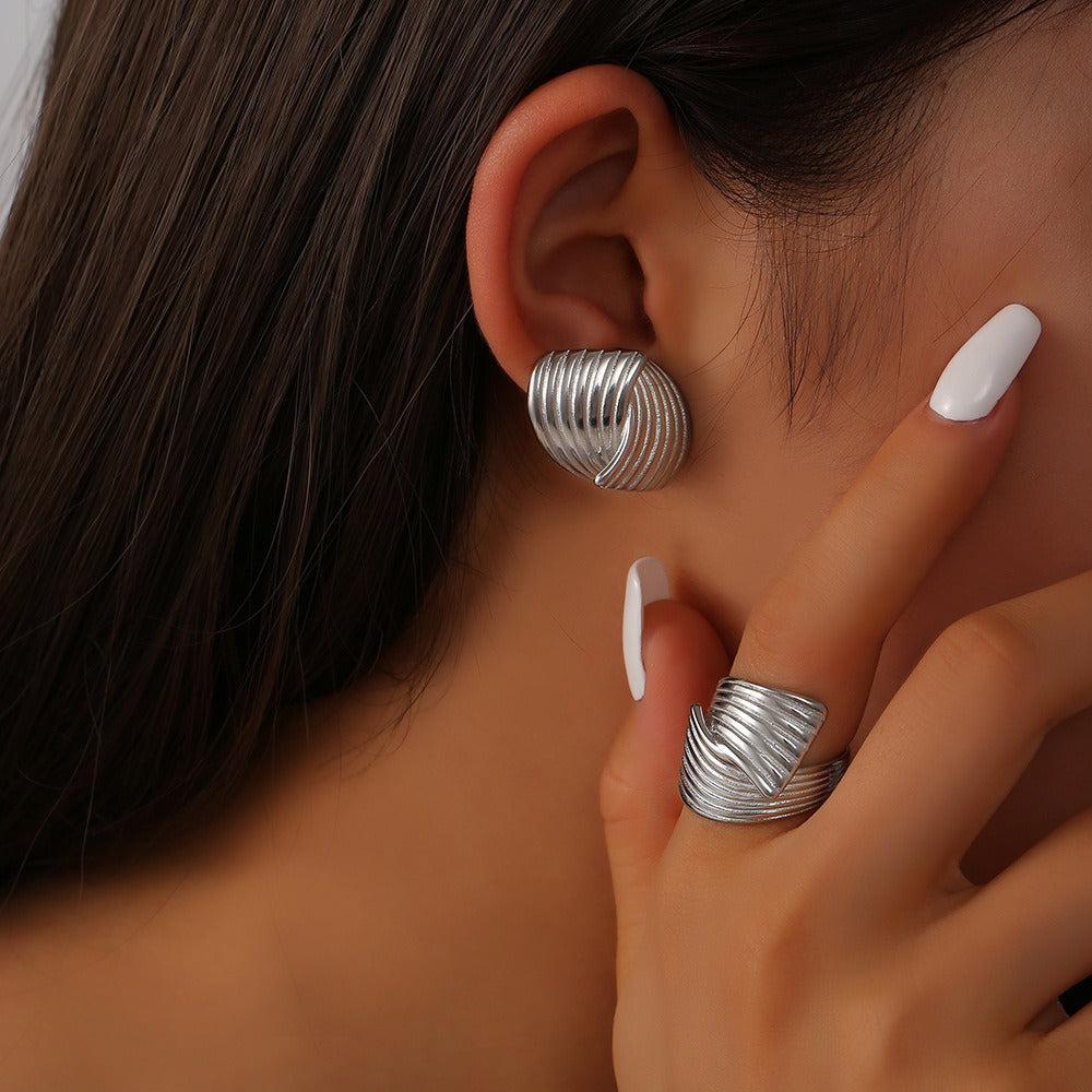18K Gold Fashionable Personality Linear Pattern Design Simple Style Earring and Ring Set