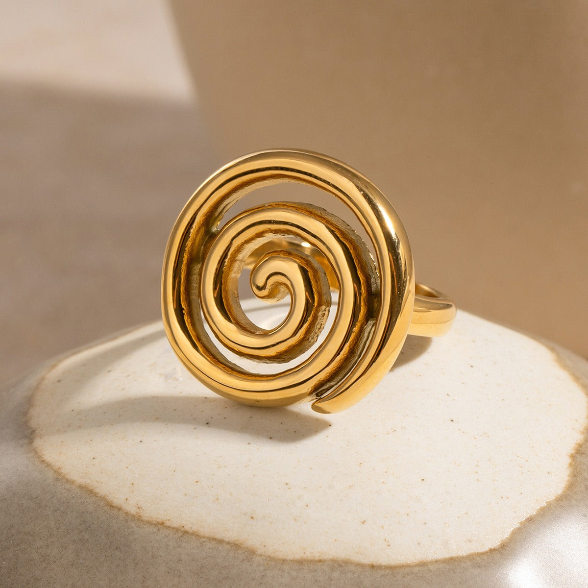Kaze Spiral Minimalist Ring | 18K Gold Elegant Spiral Design Ring