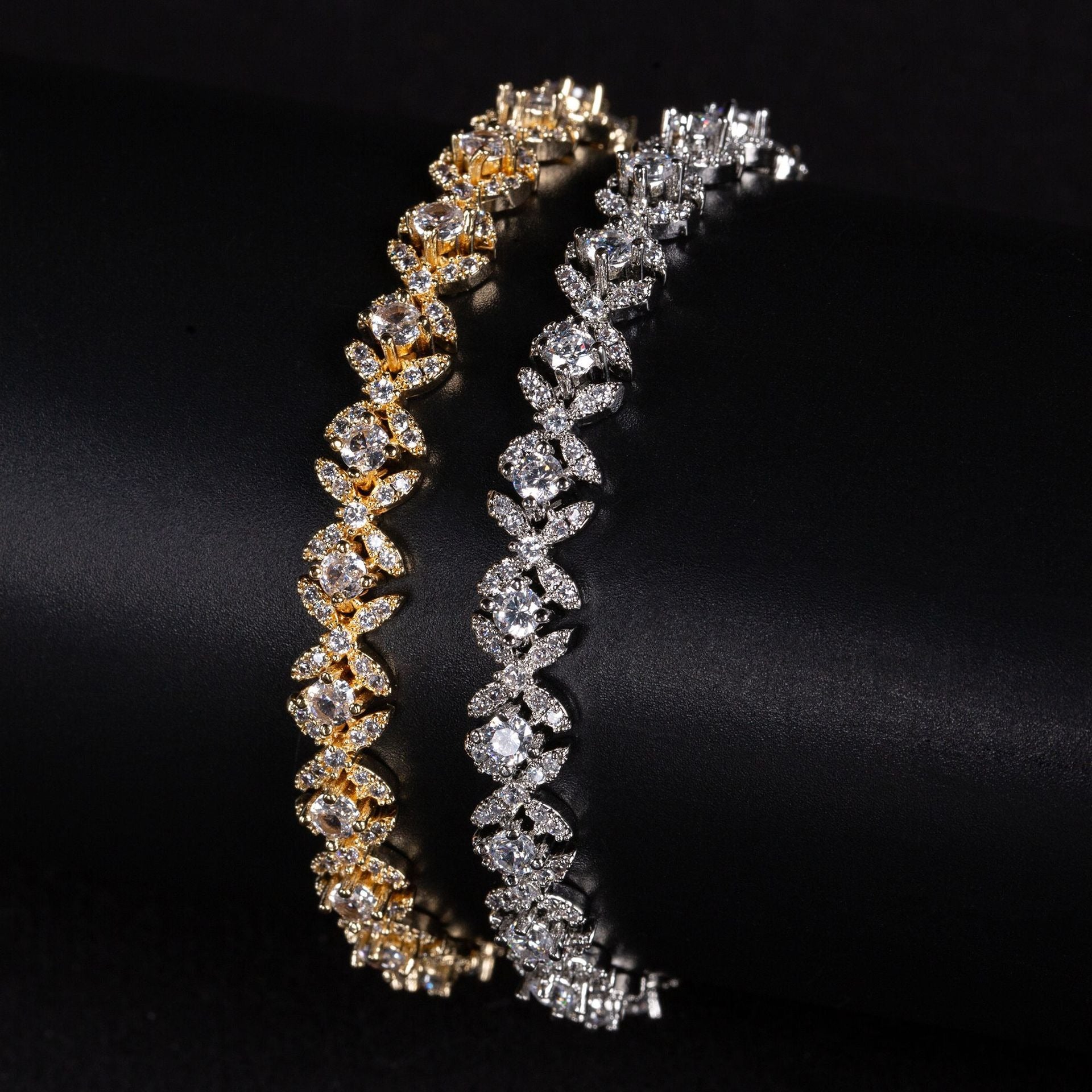 Kaze Small Cross Cubic Zirconia Bracelet | S925 Sterling Silver Cross Bracelet
