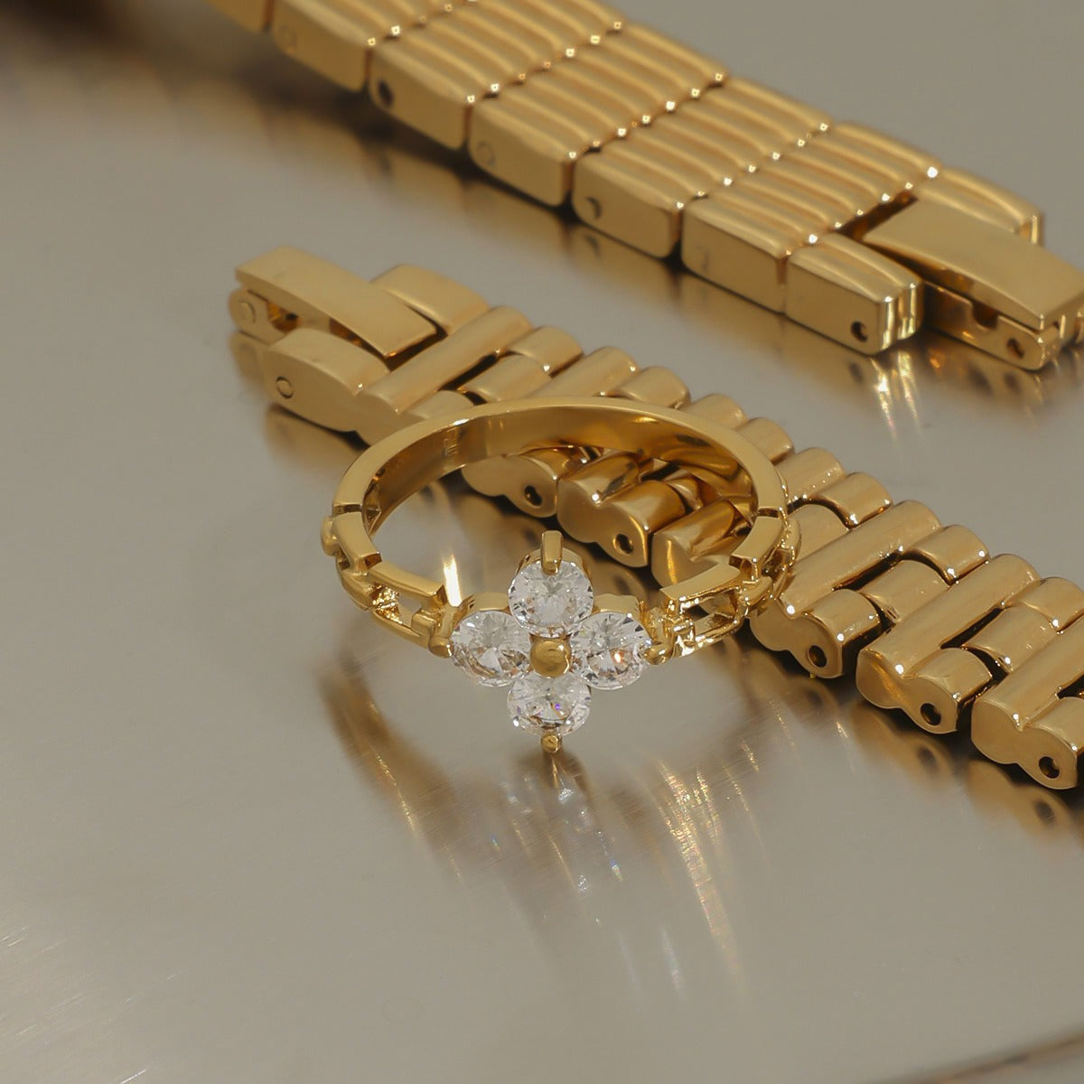 Kaze Flower Gemstone Ring | 18K Gold Floral Ring with Gemstone Detail