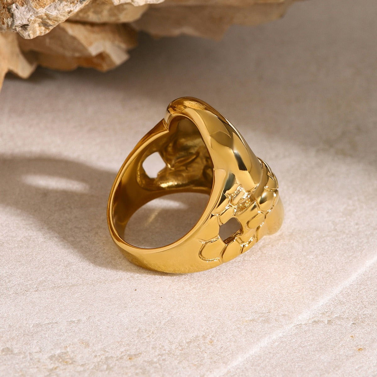 Kaze Geometric O-Shaped Tortoise Pattern Ring | 18K Gold Nature-Inspired Ring Size 8