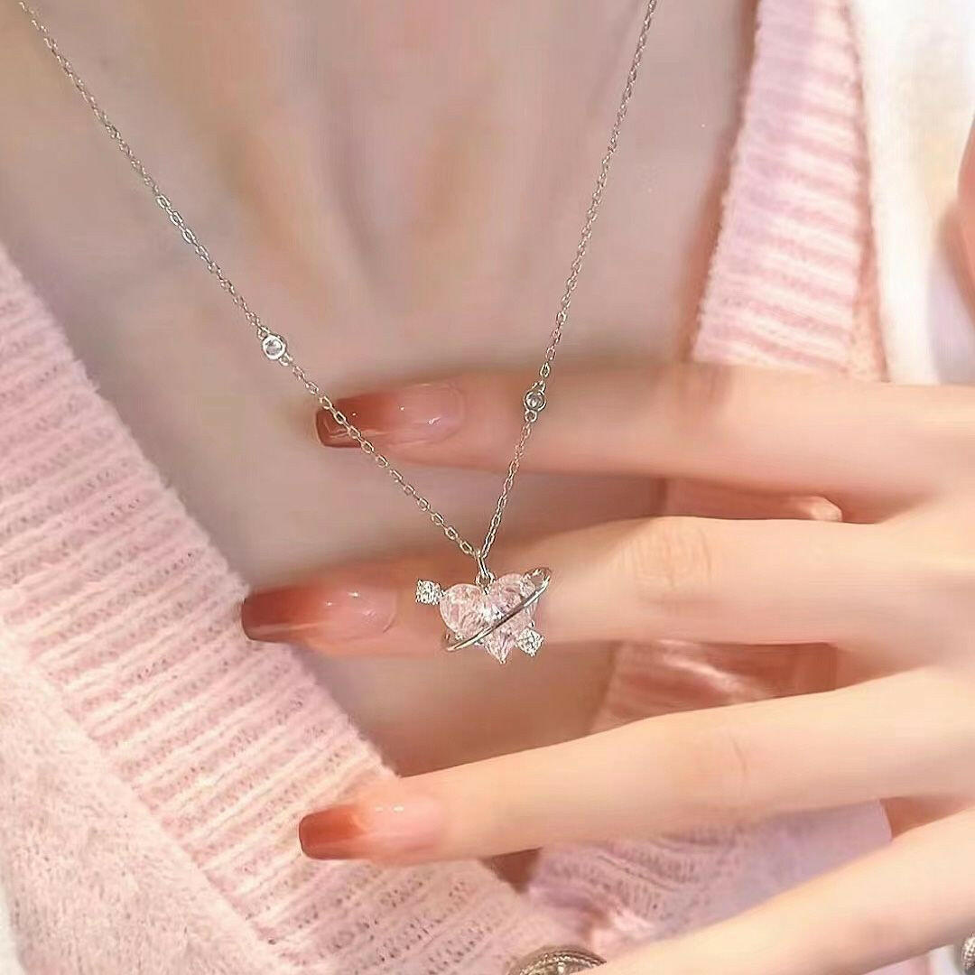 Kaze Planet-Inspired Heart Pendant Clavicle Necklace | Alloy O-Chain Love Planet Necklace