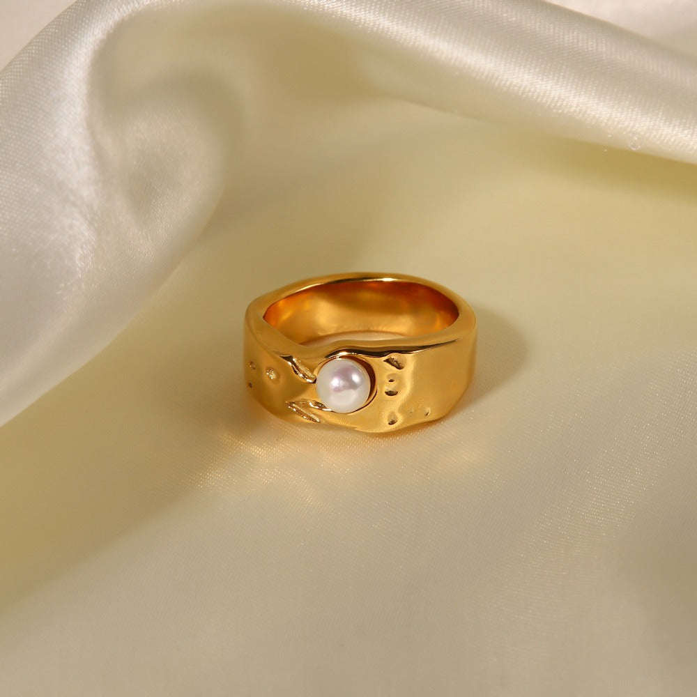 Kaze Lava Texture Pearl Accent Ring | 18K Gold Light Luxury Ring in Sizes 6–8 US