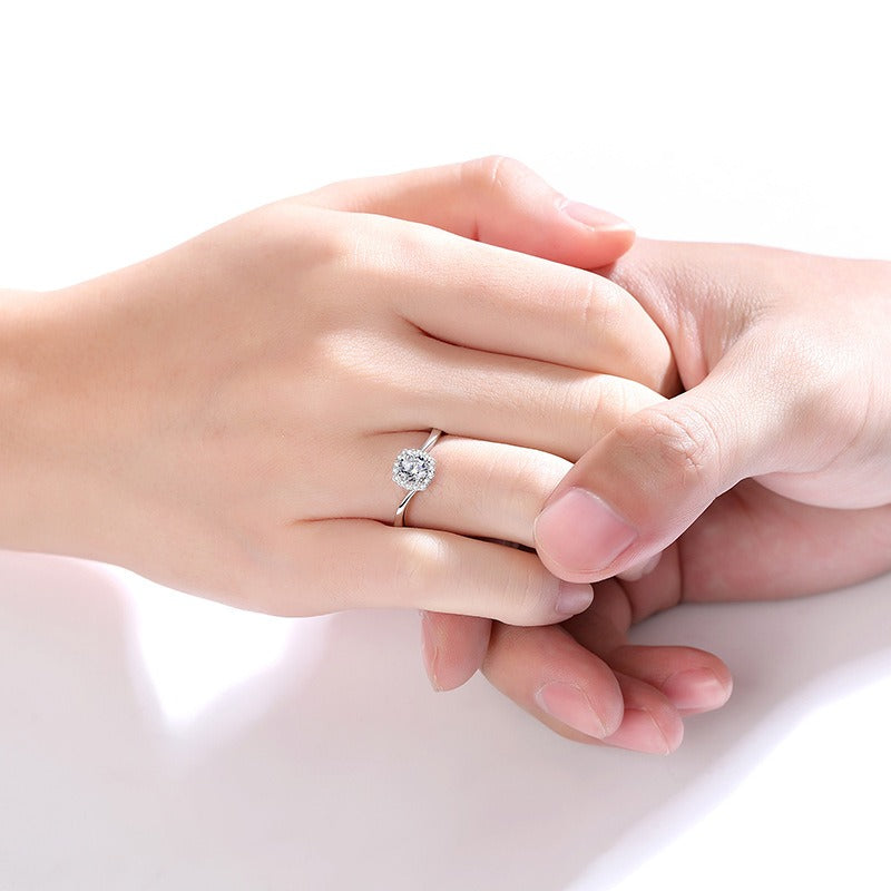 S925 Sterling Silver Moissanite Micro-Set Twisted Band Ring with Square Four-Prong Setting