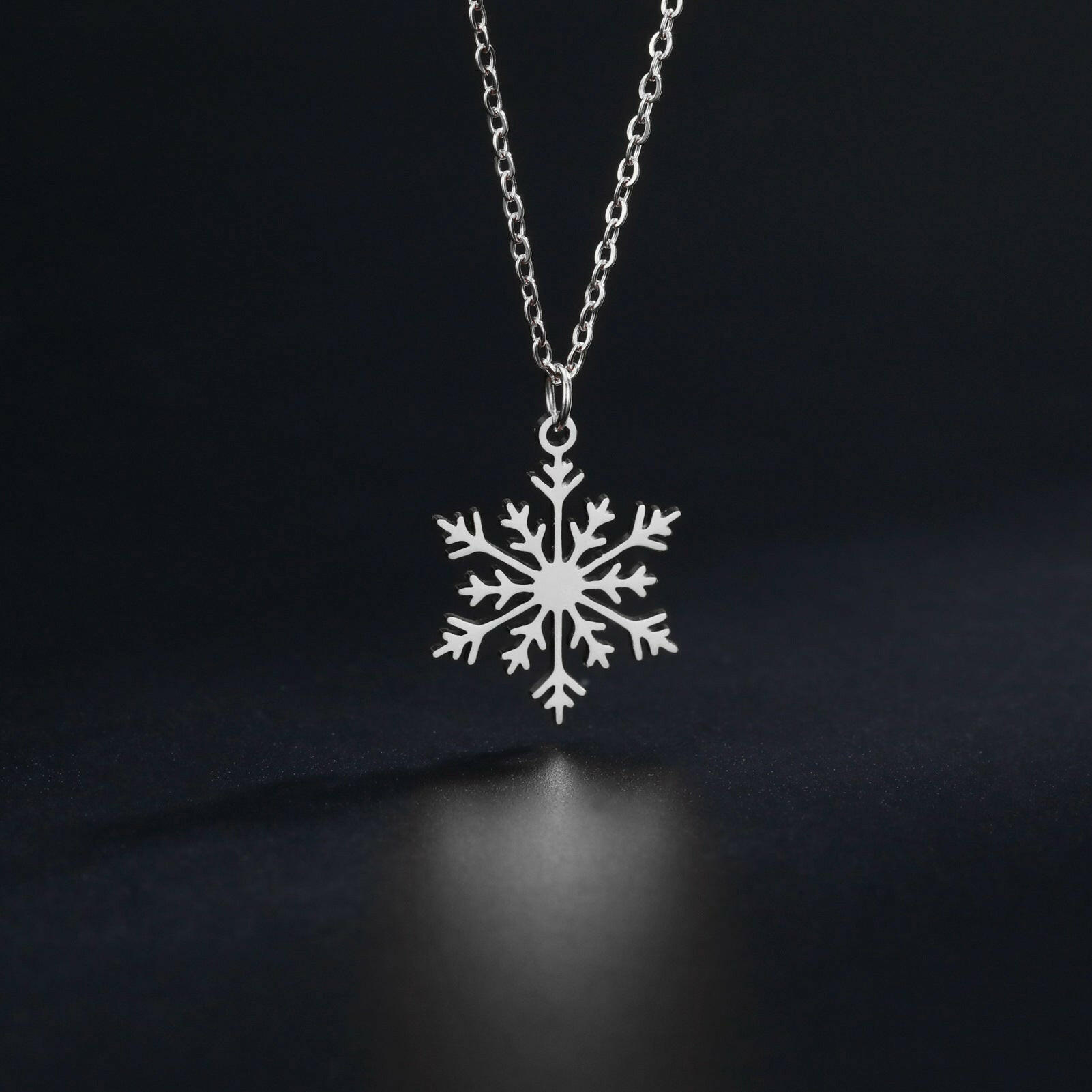 Kaze Elegant Snowflake Pendant Necklace | Titanium Steel Adjustable Necklace in Silver &amp; Gold