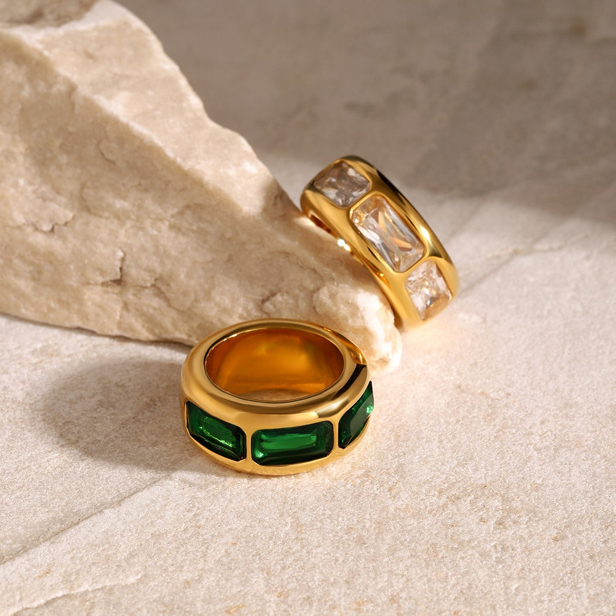 Kaze Classic Noble Wide Face Three-Gemstone Ring | 18K Gold Ring in Green &amp; White Size 7