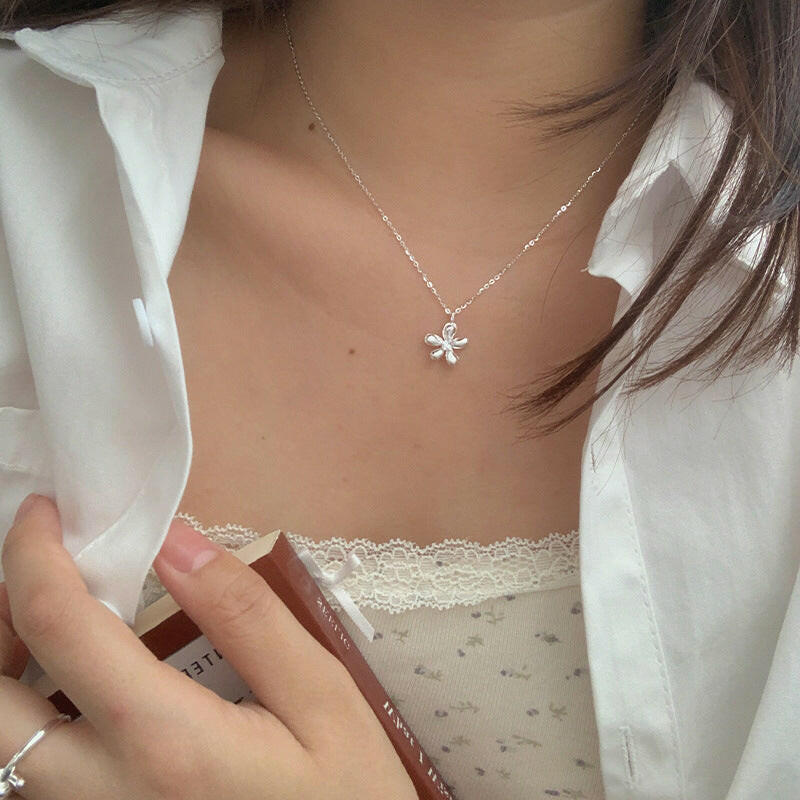 Kaze S925 Egg Blossom Pendant Necklace | Sterling Silver Floral Clavicle Chain Necklace