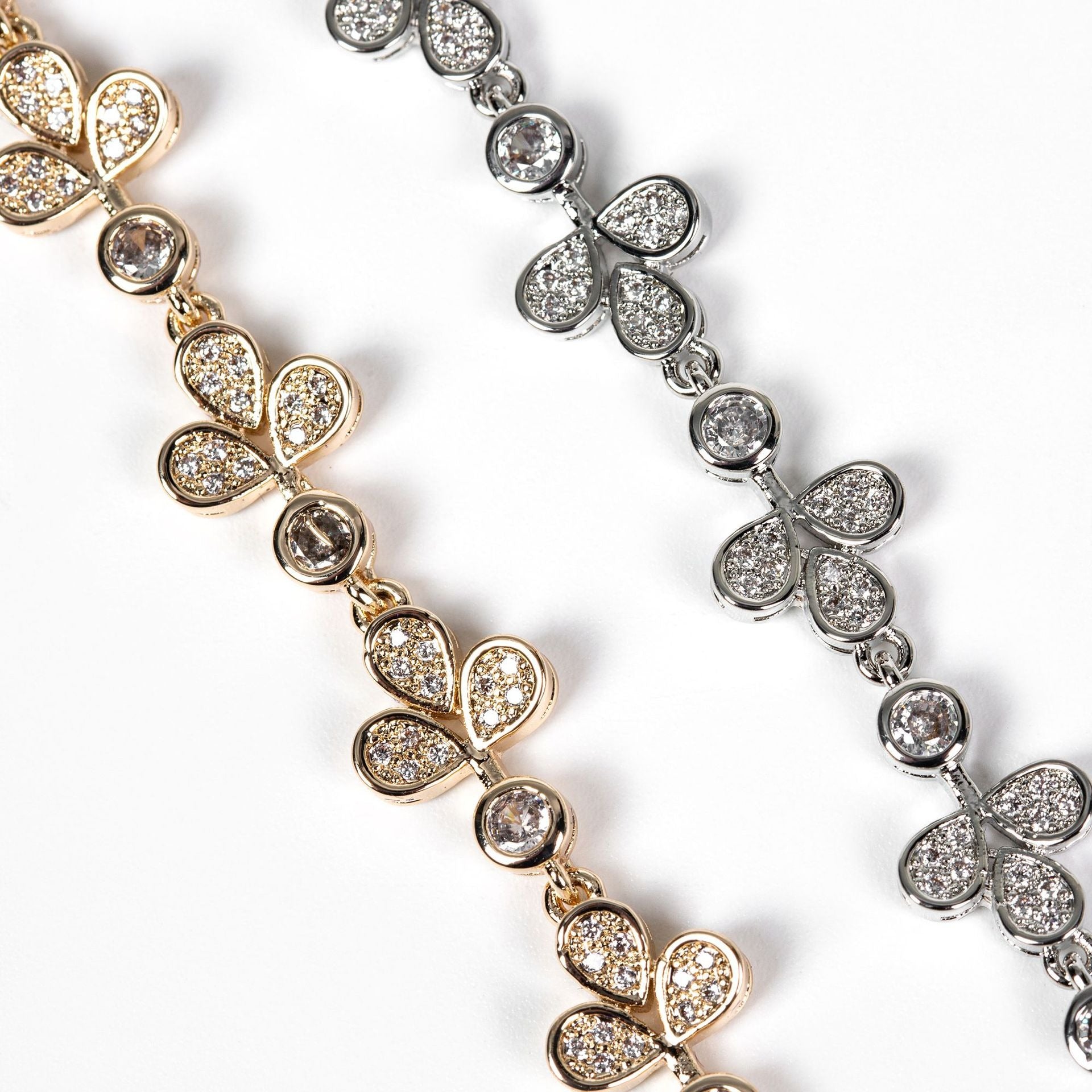 Kaze Teardrop Clover Bracelet | Light Luxury Clover Bracelet in Gold &amp; White