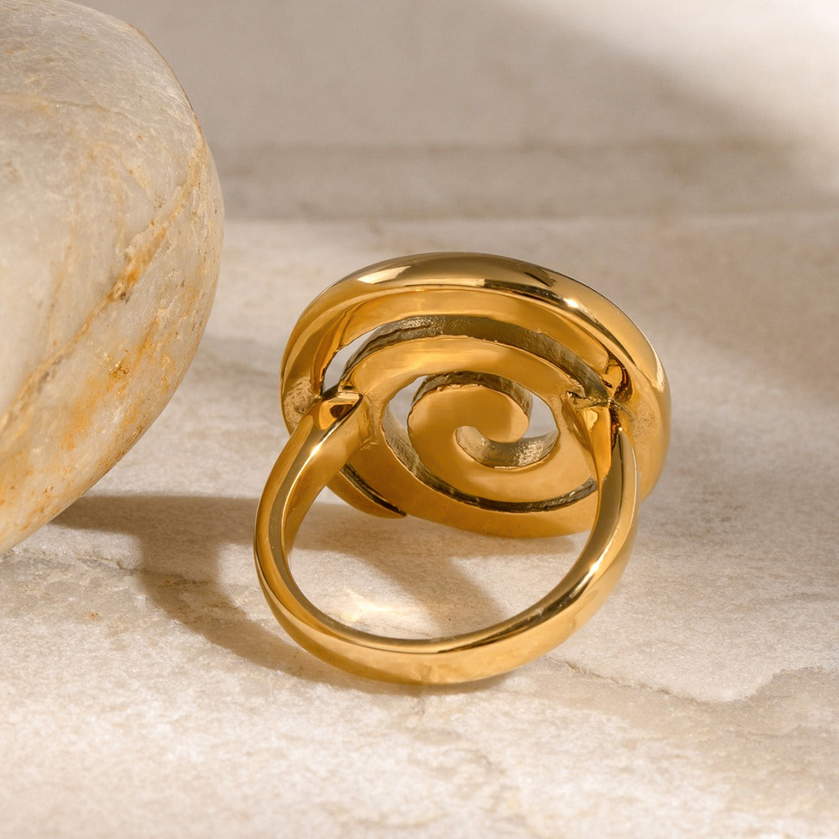 Kaze Spiral Minimalist Ring | 18K Gold Elegant Spiral Design Ring