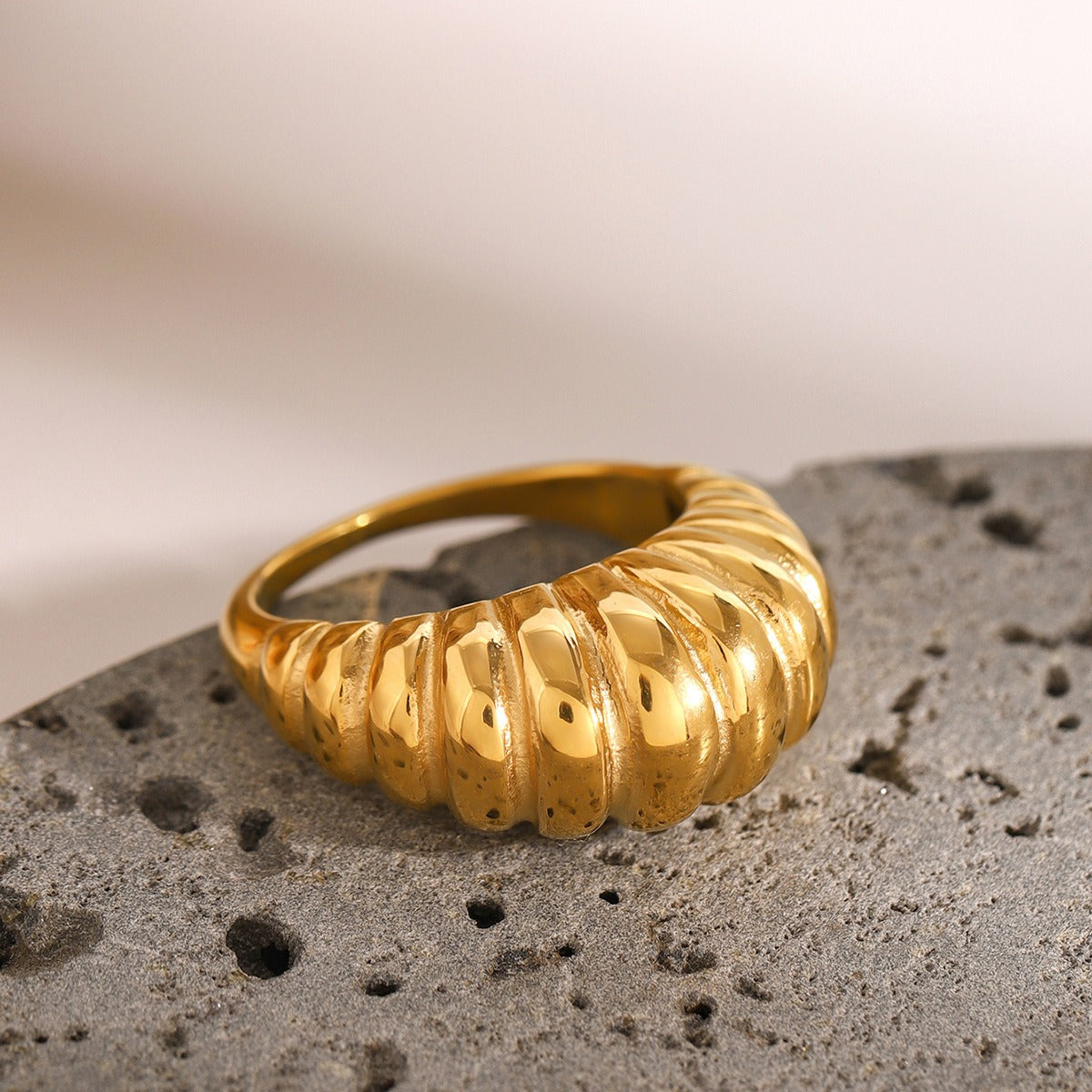 Kaze Croissant-Shaped Textured Personality Ring | 18K Gold Unique Fashion Ring