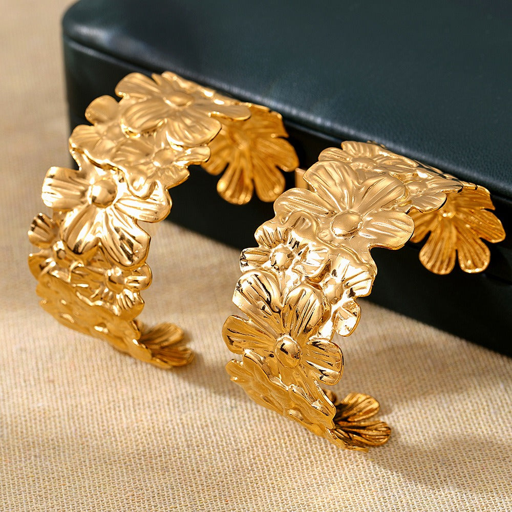 Kaze Flower-Shaped Textured Bracelet | 18K Gold Floral Bracelet in 10 Style Variants