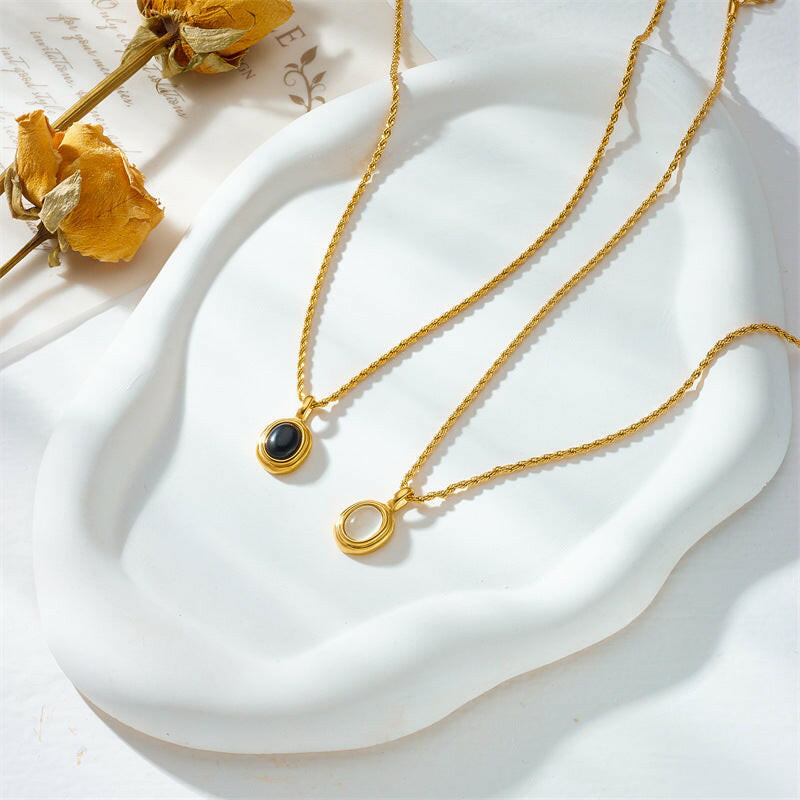 Kaze Black and White Gemstone Hemp Flower Necklace | Vintage Titanium Steel Pendant