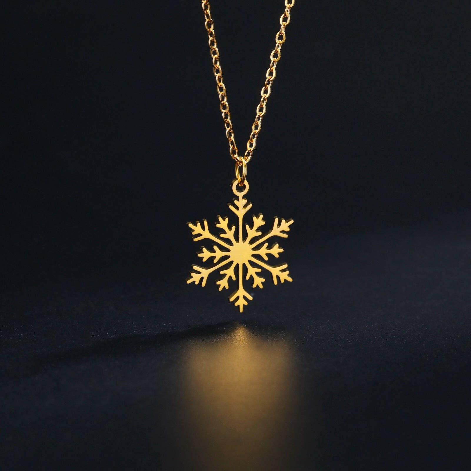Kaze Elegant Snowflake Pendant Necklace | Titanium Steel Adjustable Necklace in Silver &amp; Gold