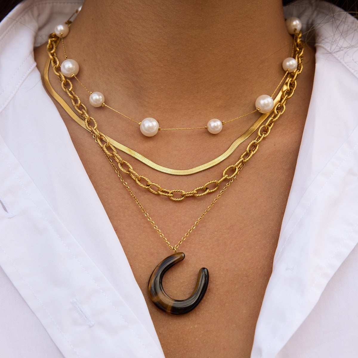 Kaze Horseshoe Tiger's Eye Necklace | 18K Gold Gemstone Pendant Necklace