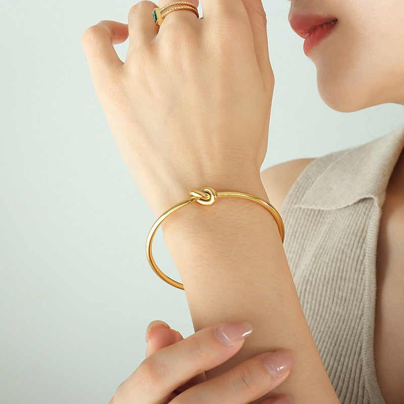 Kaze Line Sense Knot Open Bangle | 18K Gold Minimalist Bracelet in Thick &amp; Thin Variants