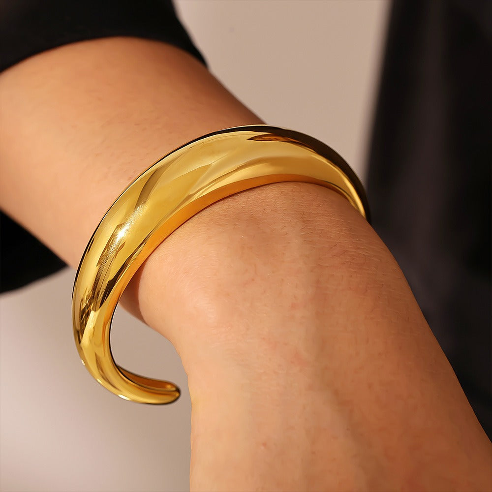 Kaze Classic C-Shape Open Bangle | 18K Gold Adjustable Fashion Bracelet in Gold &amp; Silver
