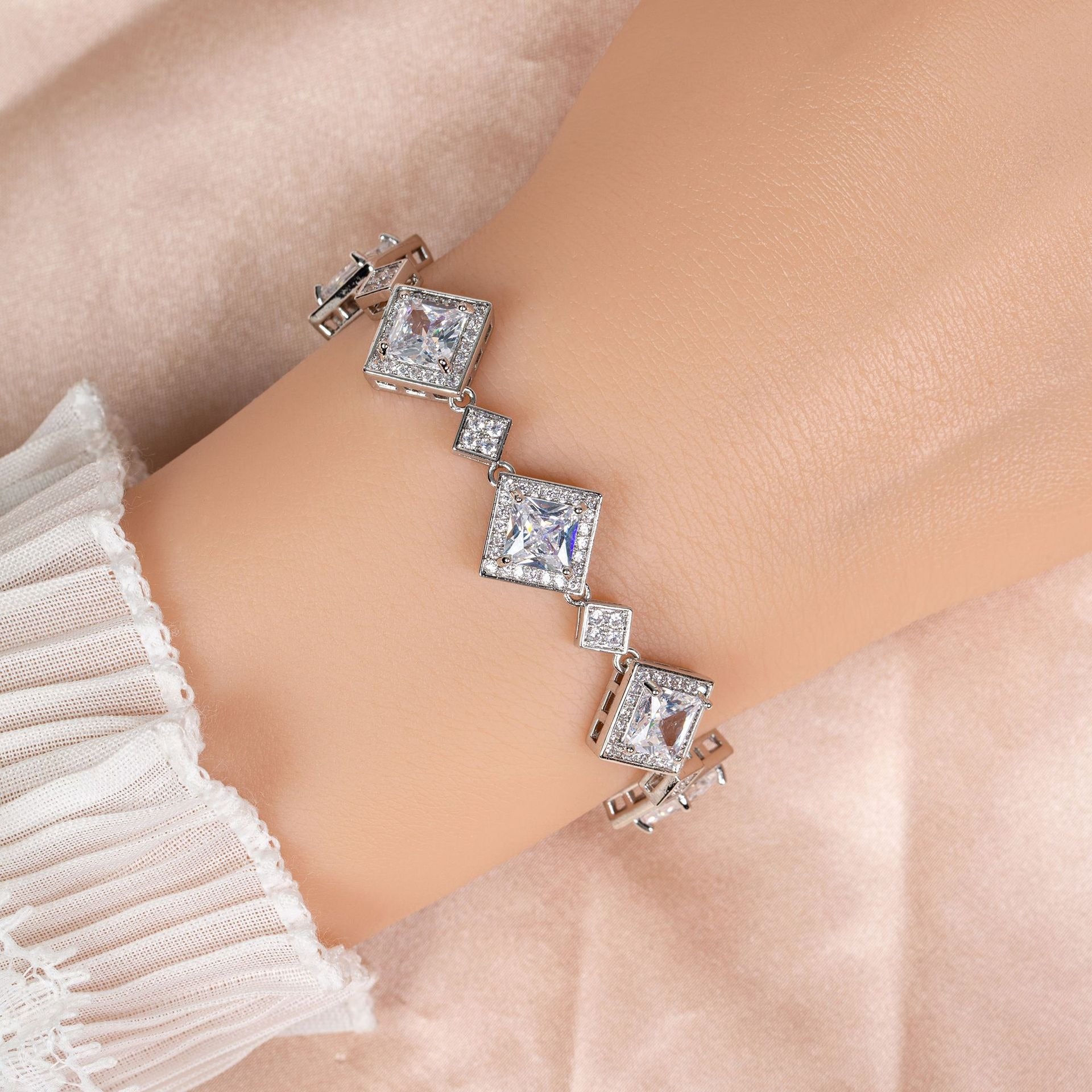 Kaze Square Star Triangular Zirconia Bracelet | S925 Silver Geometric Bracelet White background