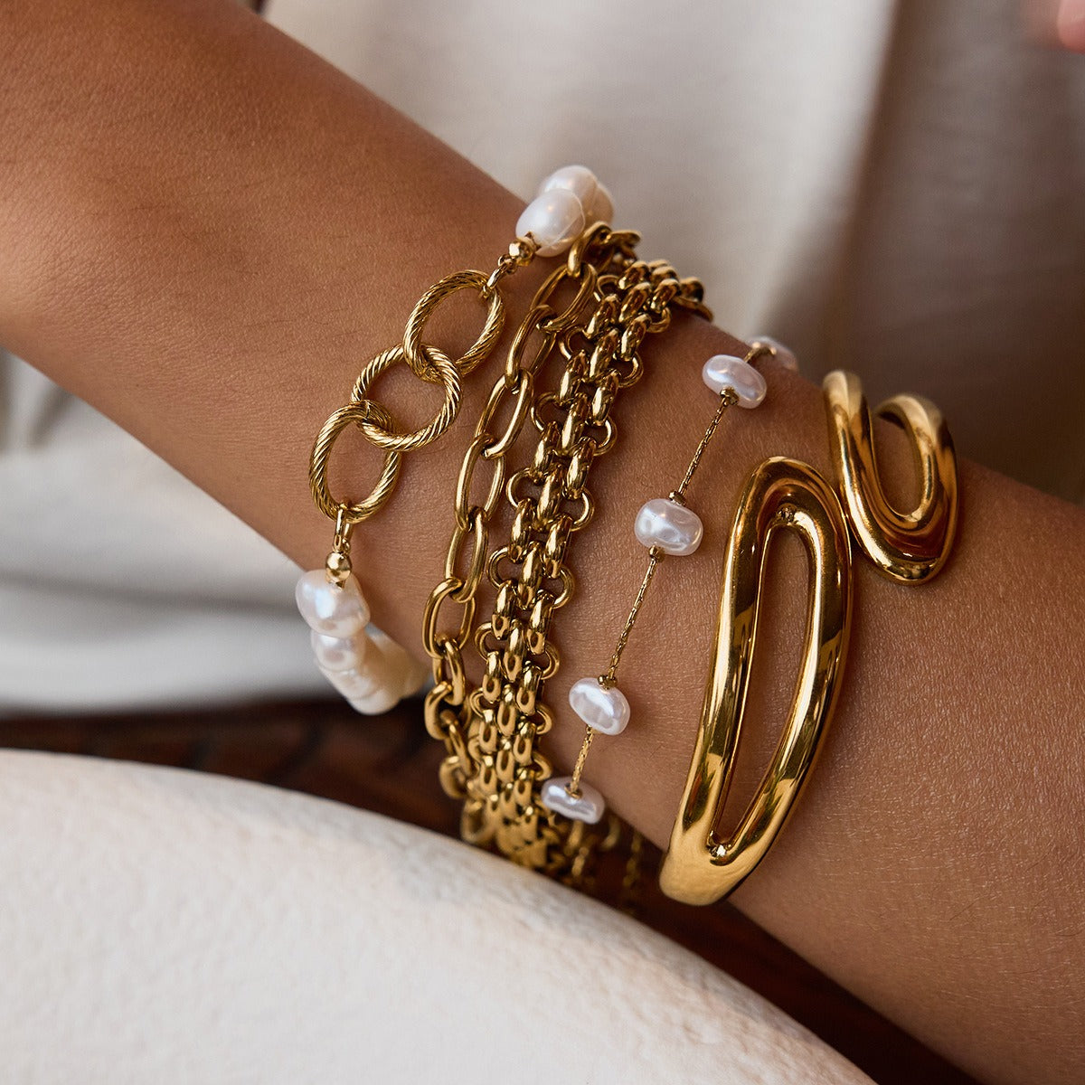 Kaze Gold-Plated Pearl Stainless Steel Bracelet | 18K Gold Pearl Bracelet in 9 Styles