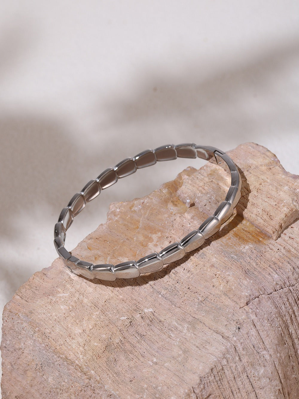Kaze Geometric Classic Vintage Bracelet | 18K Gold Retro-Inspired Bracelet in Gold &amp; Silver