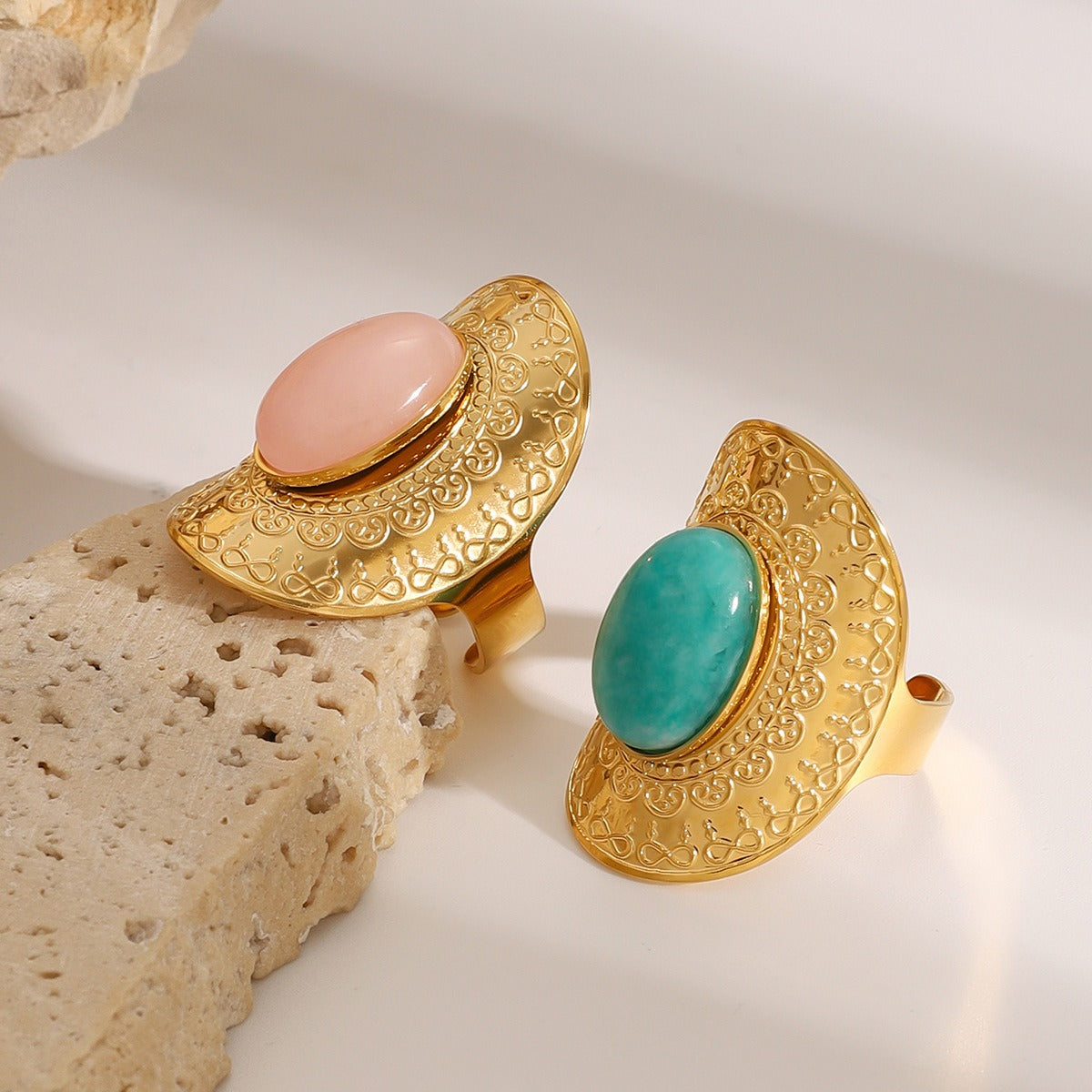 Kaze Oval Gemstone Textured Luxury Ring | 18K Gold High-End Ring in Green &amp; Pink