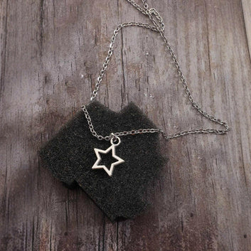 Kaze Hollow Star Clavicle Necklace | Five-Pointed Open Star Charm Necklace