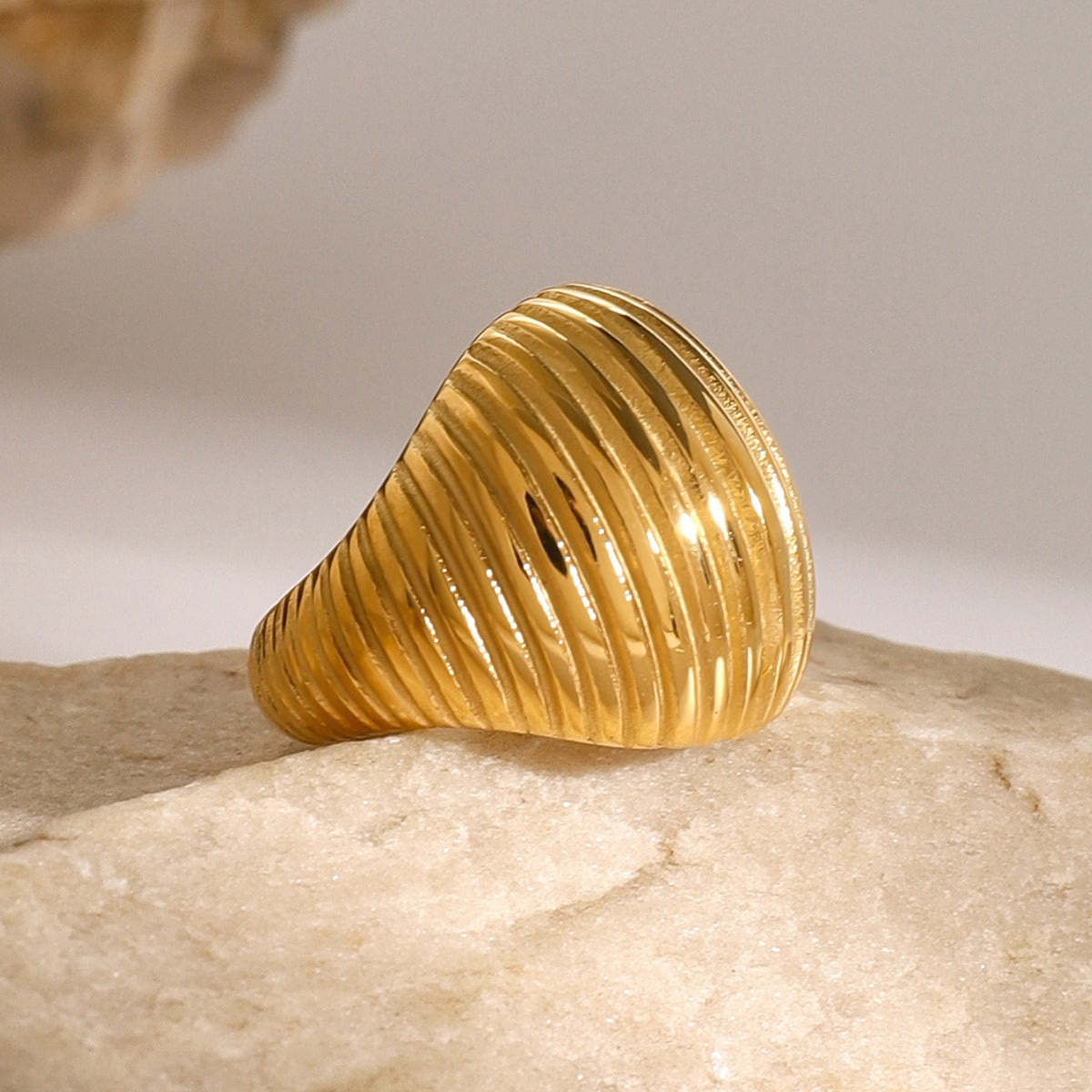 Kaze Hip-Hop Geometric Gemstone Thread Ring | 18K Gold Inlaid Statement Ring in 2 Styles