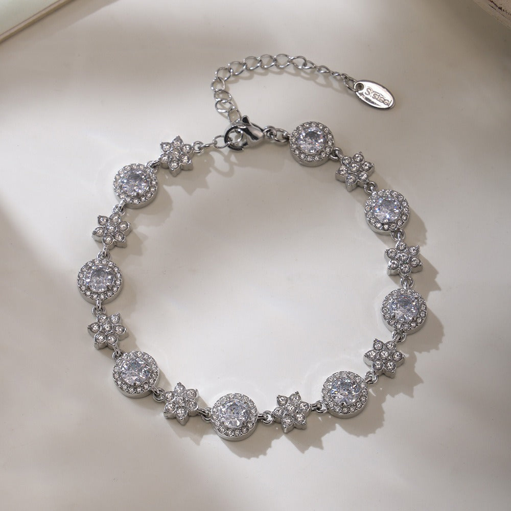 Kaze Six-Leaf Flower &amp; Circle Dazzling Bracelet | 18K Gold Floral Bracelet in Gold &amp; Silver
