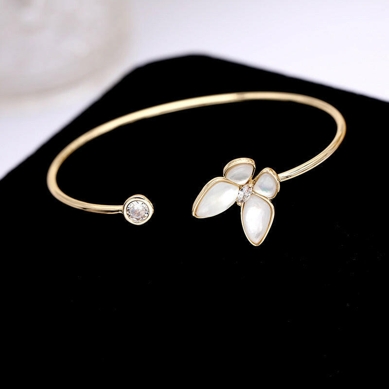 Kaze Butterfly Mother-of-Pearl Gold Bracelet | Gold-Plated Copper Pearl Bracelet for Women