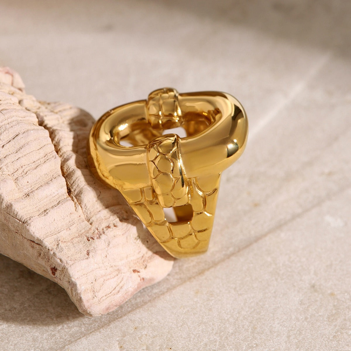 Kaze Geometric O-Shaped Tortoise Pattern Ring | 18K Gold Nature-Inspired Ring Size 8
