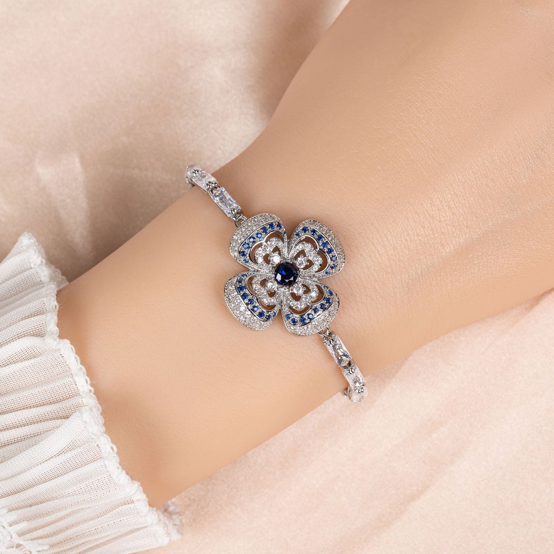Kaze Openwork Four-Leaf Clover Bracelet | S925 Silver Cubic Zirconia Bracelet 白底宝蓝