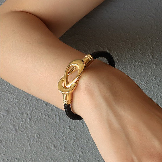 Kaze Oval Buckle Personality Bracelet | 18K Gold Fashion Bracelet in Gold &amp; Black
