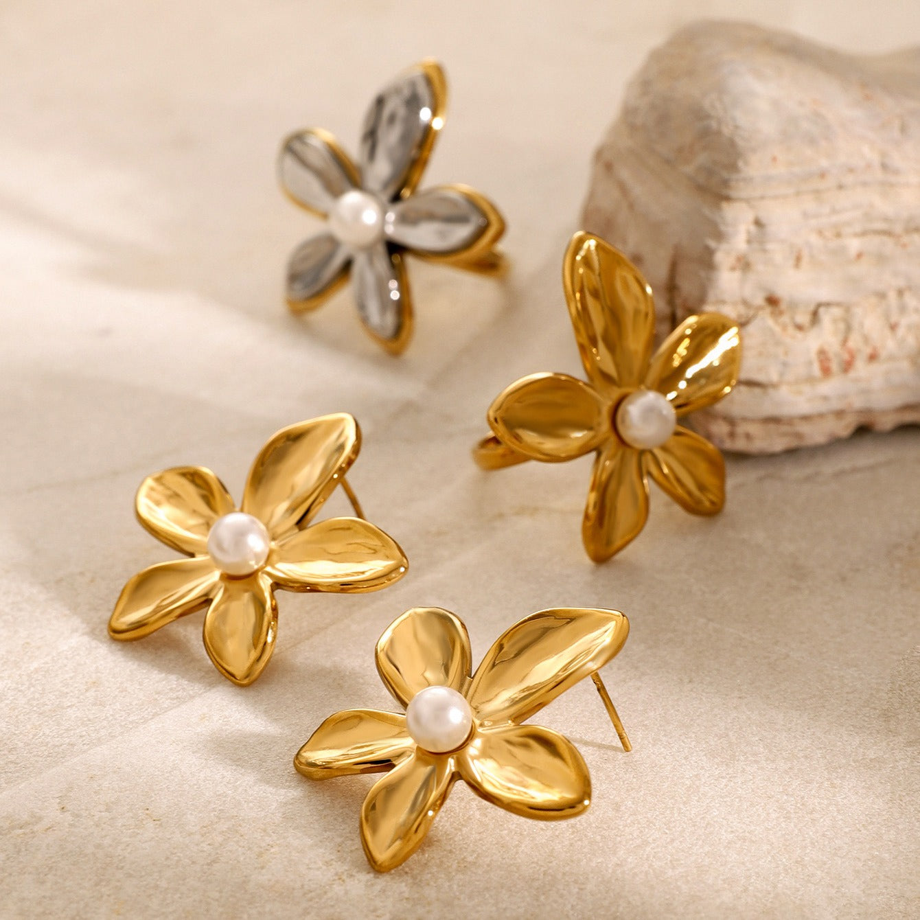 Kaze Flower Earring and Ring Set | 18K Gold Floral Stainless Steel Set in Gold &amp; Two-Tone