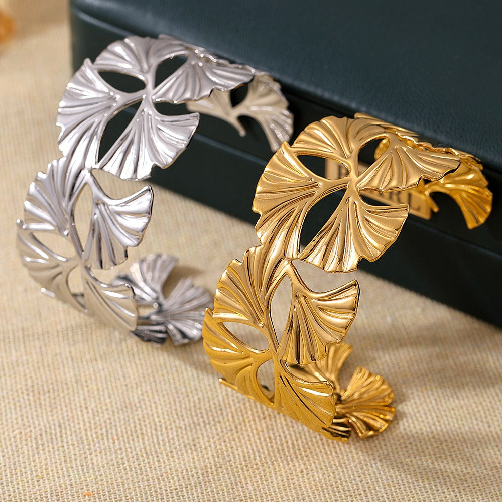 Kaze Flower-Shaped Textured Bracelet | 18K Gold Floral Bracelet in 10 Style Variants