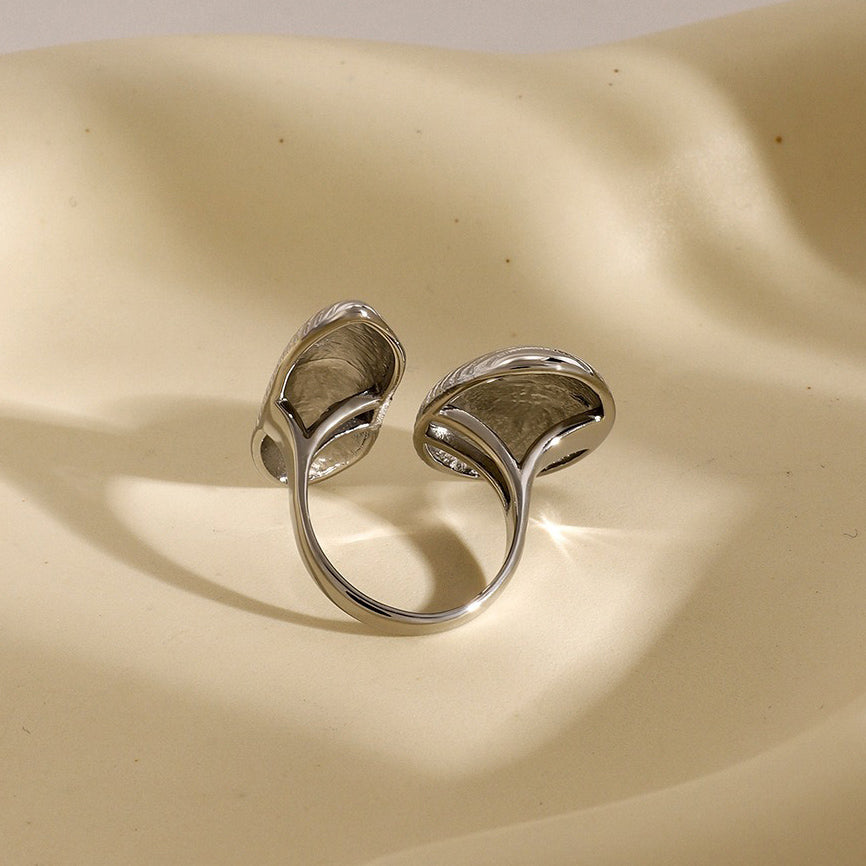 Kaze Elegant Oval Ribbed Texture Ring | 18K Gold Adjustable Ring in Gold &amp; Silver