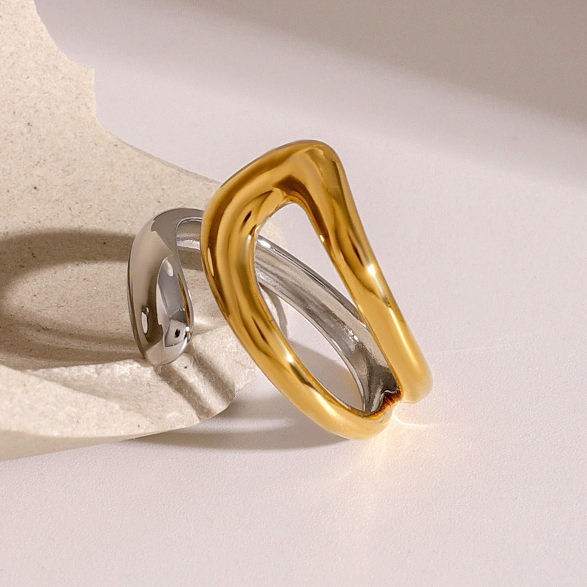 Kaze Gold and Silver Contrast Geometric Ring | 18K Gold Two-Tone Noble Design Ring