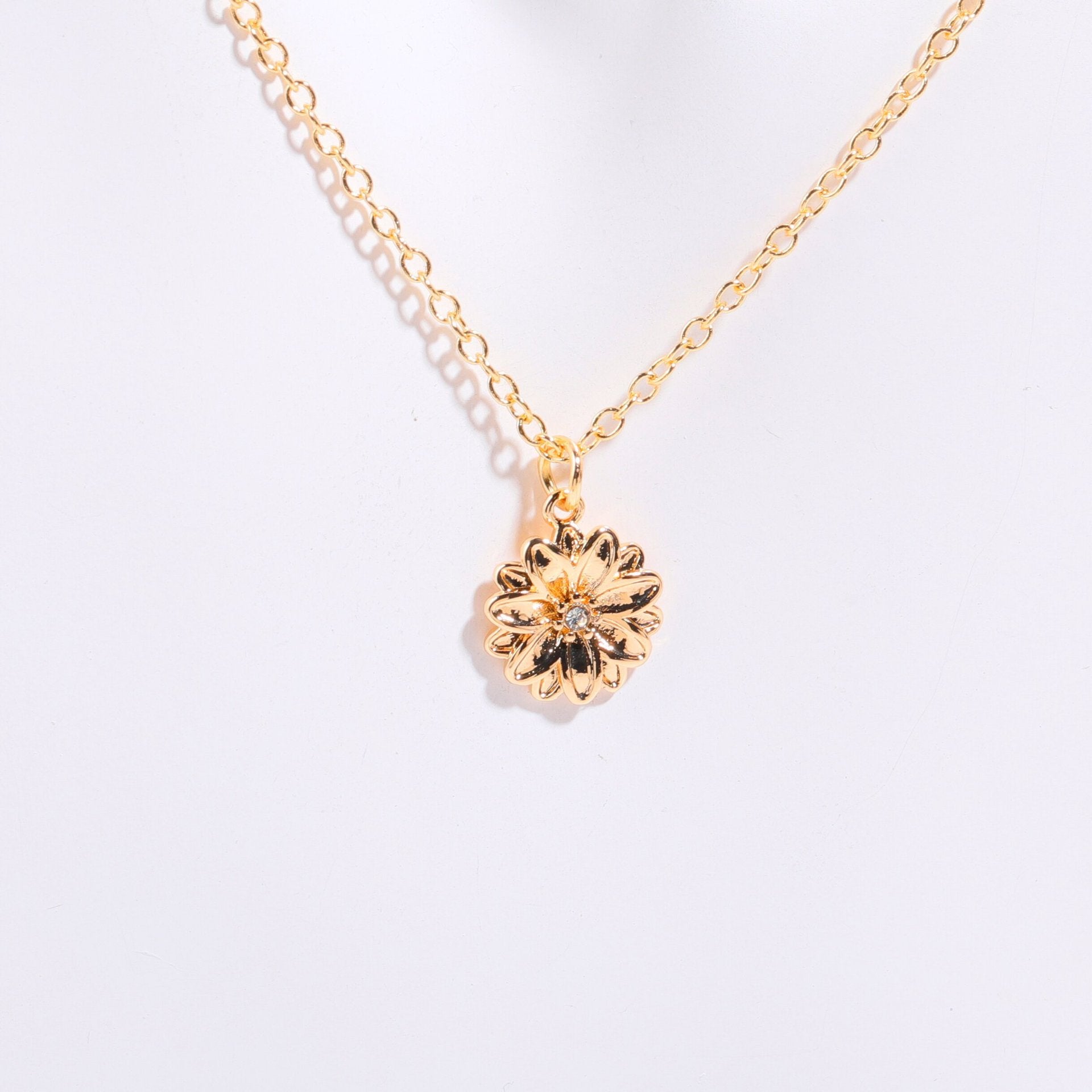 Kaze 18K Gold Birth Month Flower Bracelet | Personalised Floral Bracelet in All 12 Months April
